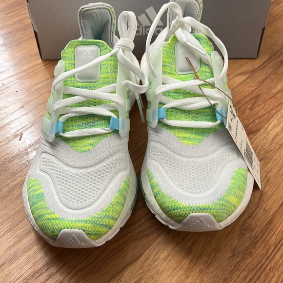 Ultraboost 22 Women’s - Picture 3 of 4